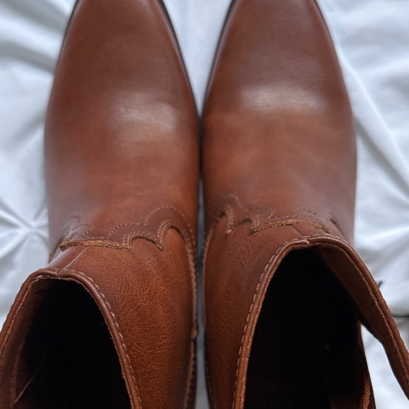 FRYE AND CO. Women's Tan Ankle Boots - Picture 6 of 7